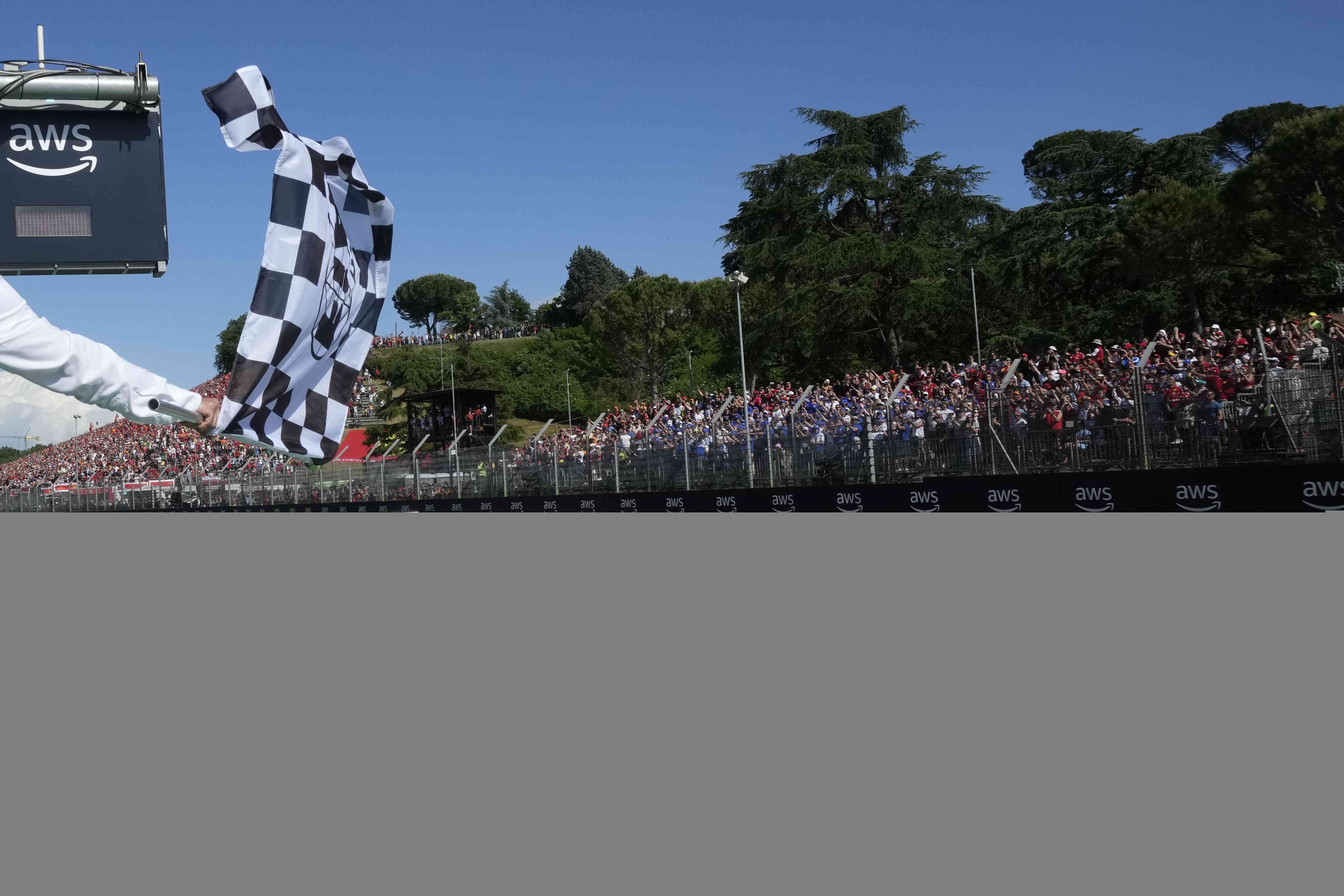 Verstappen Triumphs as Piastri`s Lead Narrows in F1