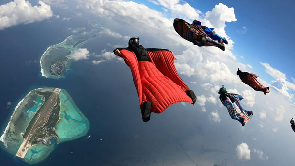 Wingsuit-Flug über den Malediven: Adrenalin pur!