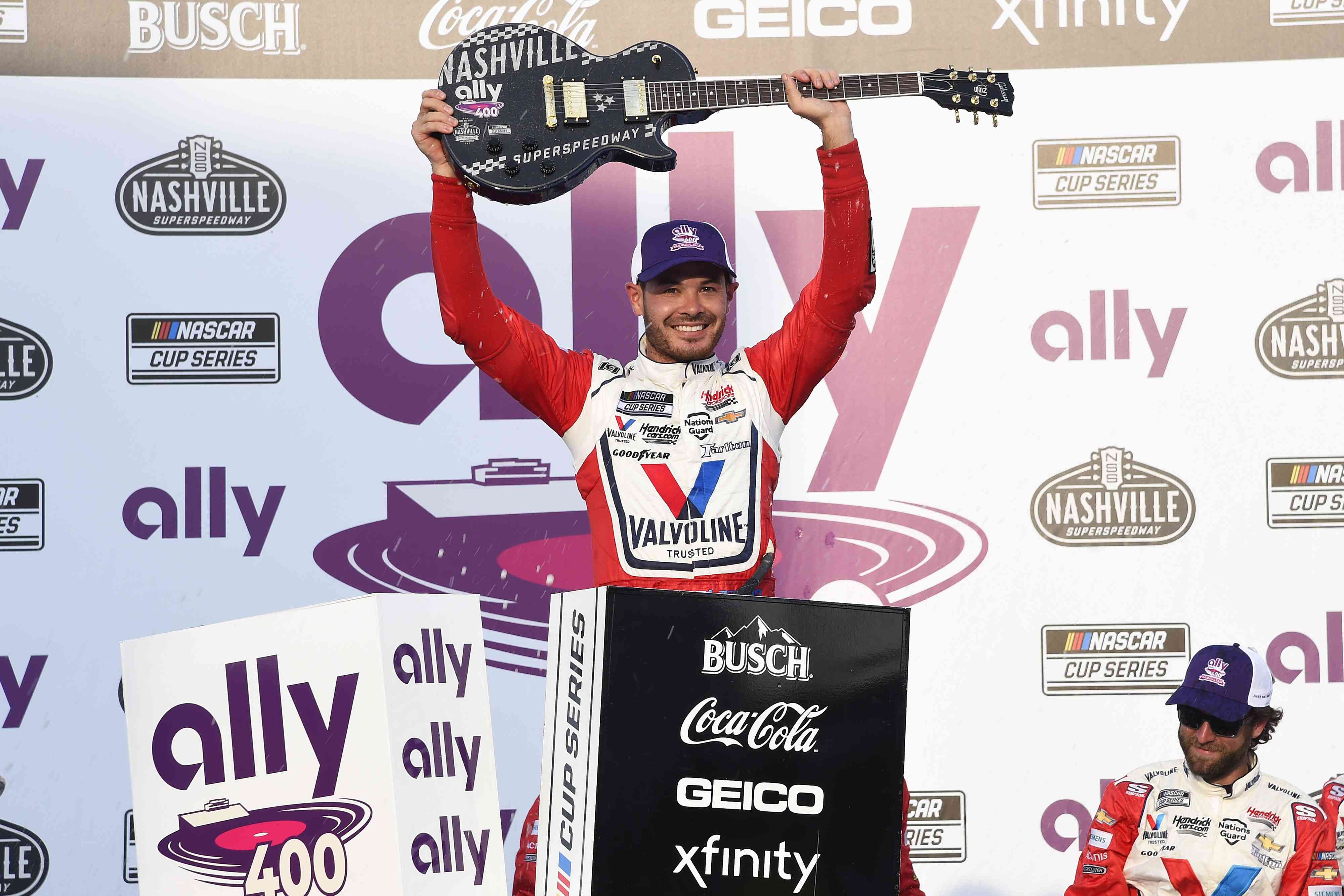 Larson`s Dominance Shines at Nashville Superspeedway