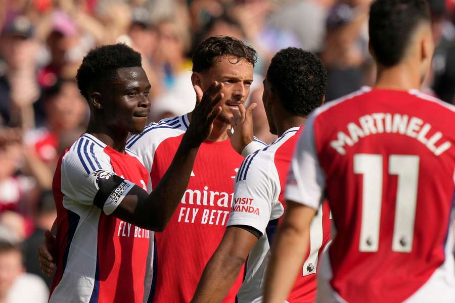 Palace brilha com Nketiah e vence Wolves por 4-2