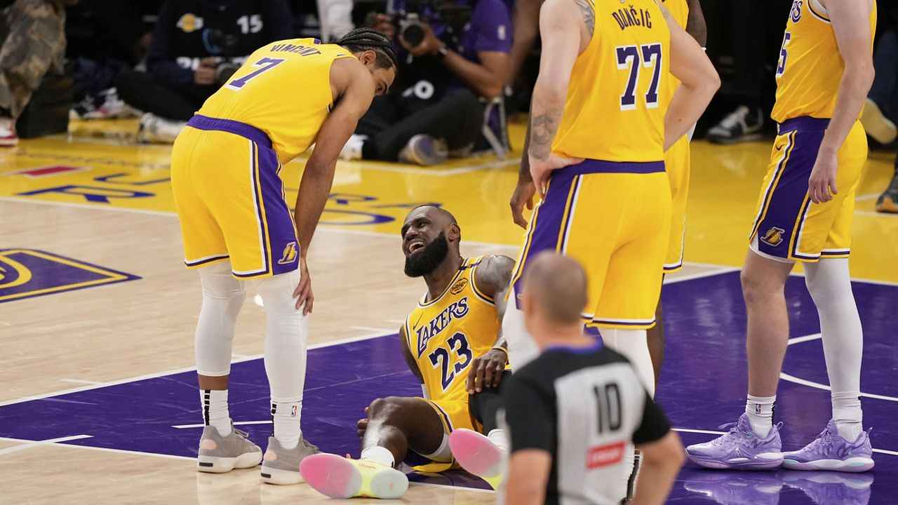LeBron`s Injury Shadows Lakers` Playoff Exit