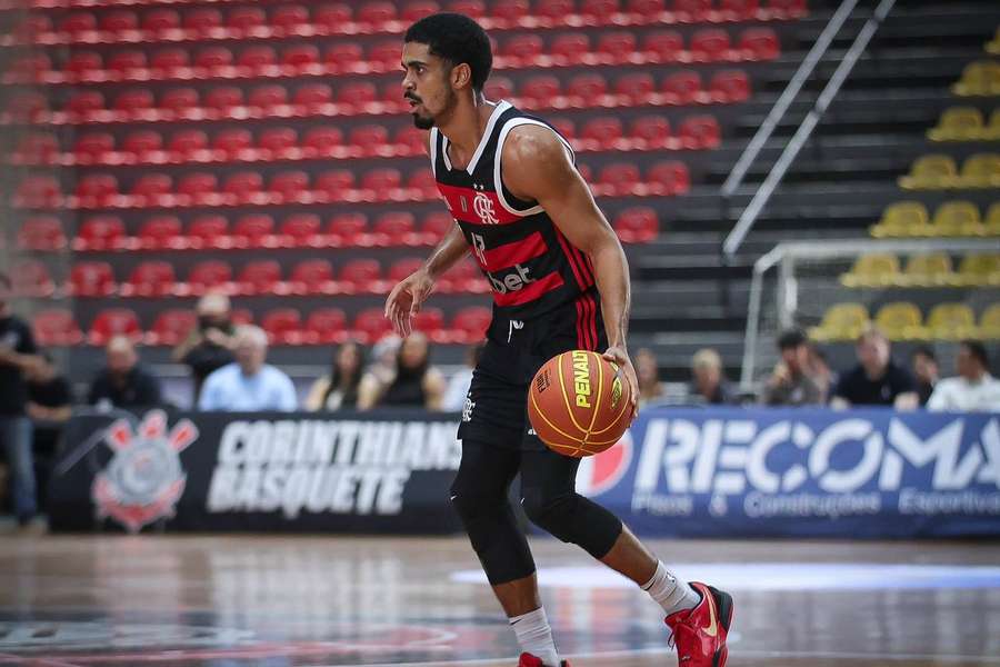 São Paulo brilha em vitória emocionante no NBB