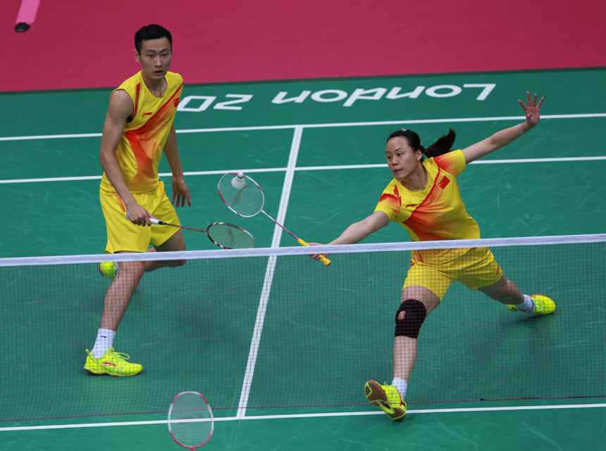 Chinese Duo Dominate Mixed Doubles in Badminton Showdown