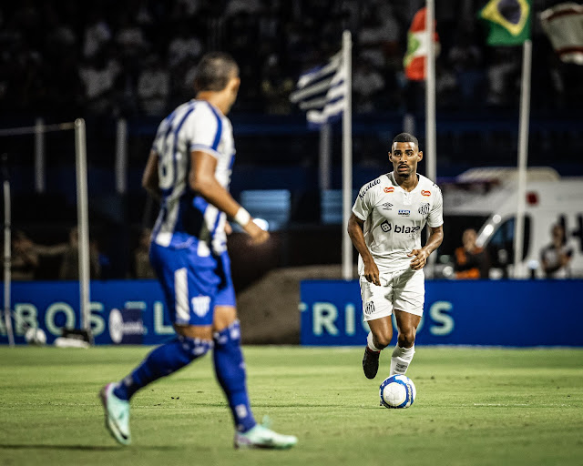 Avaí brilha e vence Chapecoense na Ressacada