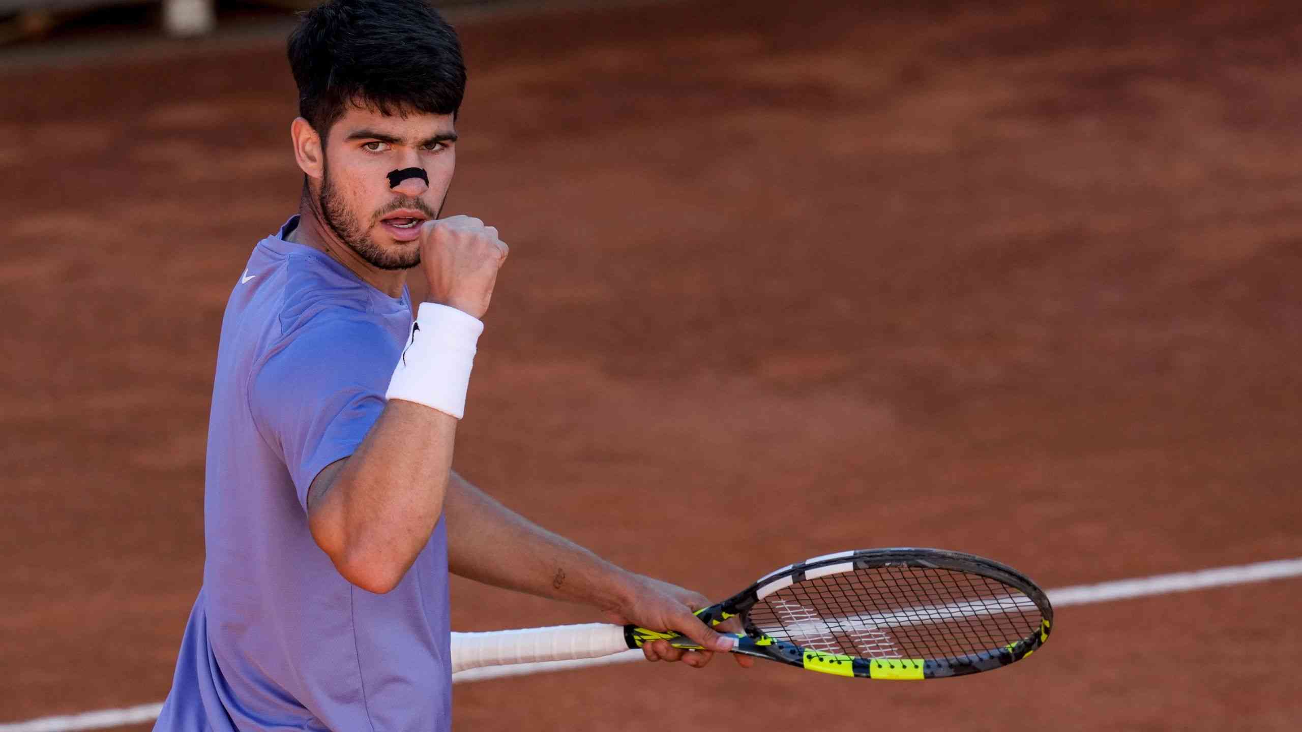 Alcaraz busca defender su título en Roland Garros