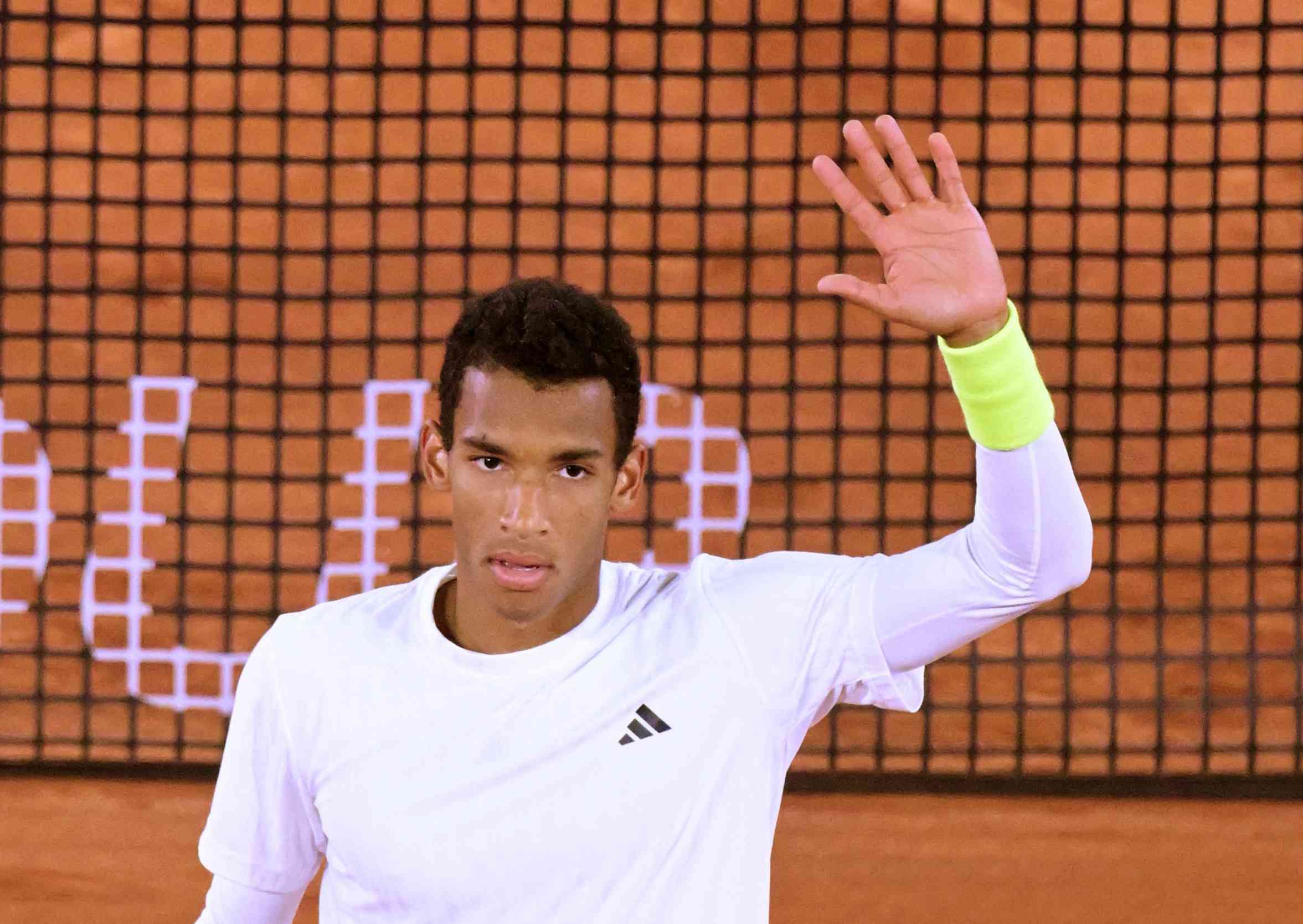 Auger-Aliassime Battles to Hamburg Semifinals