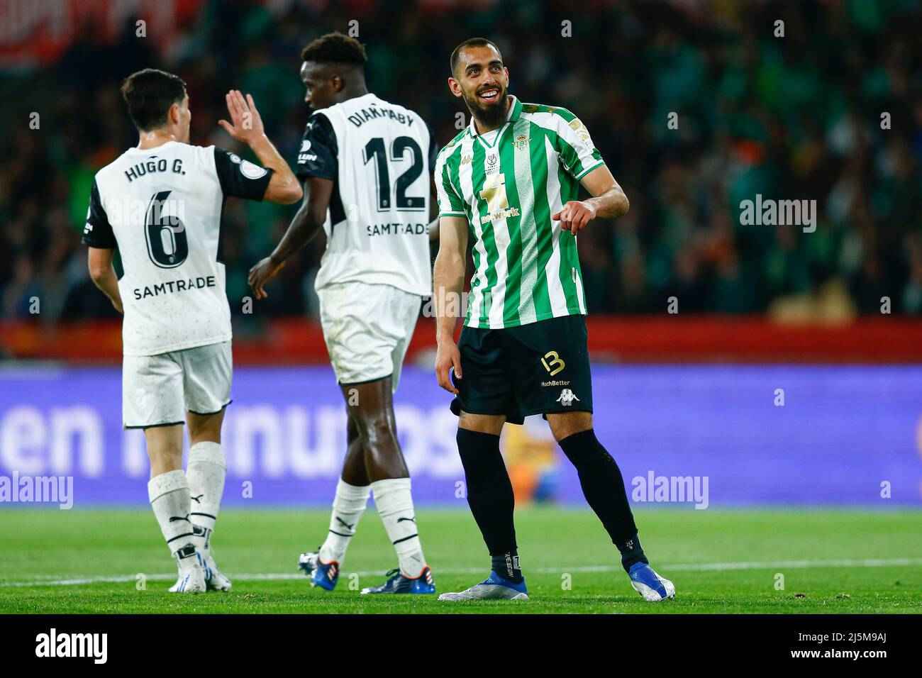 Betis triunfa ante Valencia con Borja Iglesias como estrella
