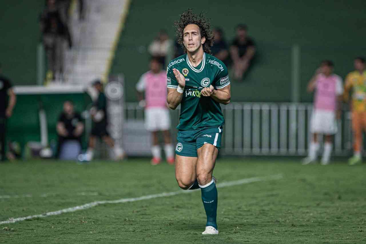 Goiás brilha com João Pedro e vence Ferroviária