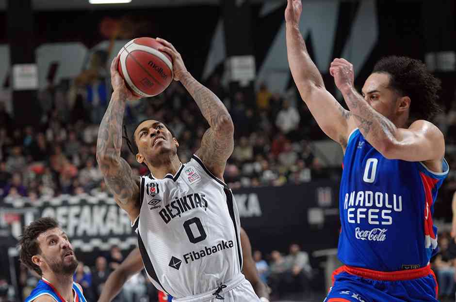Efes, Beşiktaş`ı Son Dakikada Geçti!