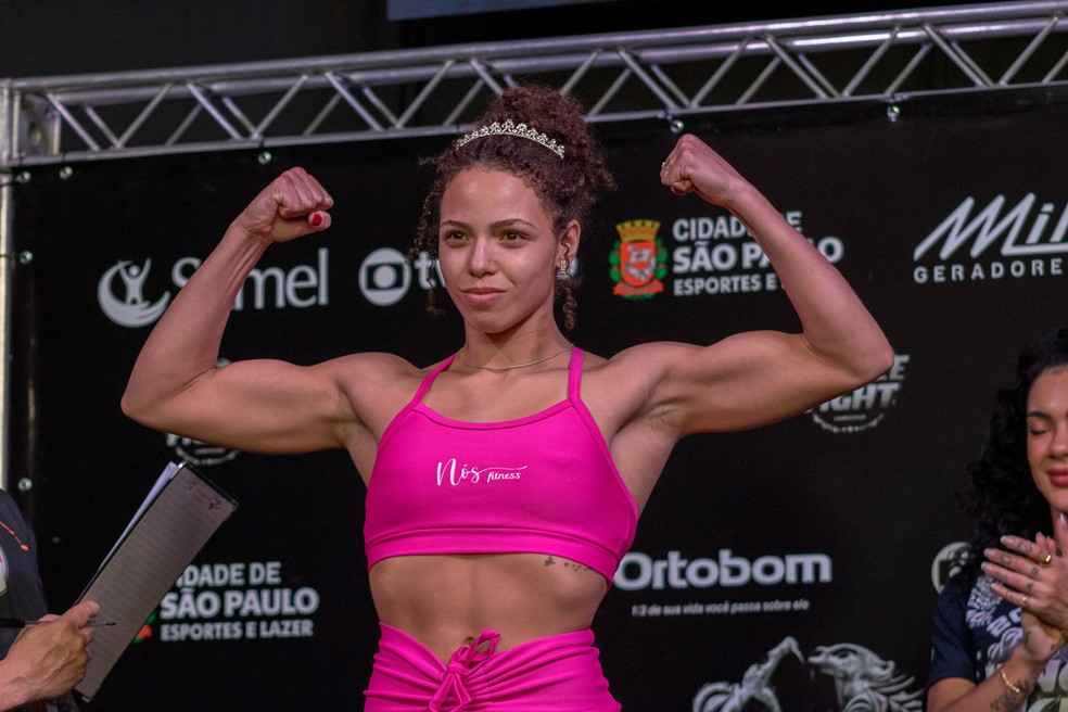 Laura Vasconcelos brilha e defende cinturão no Jungle Fight