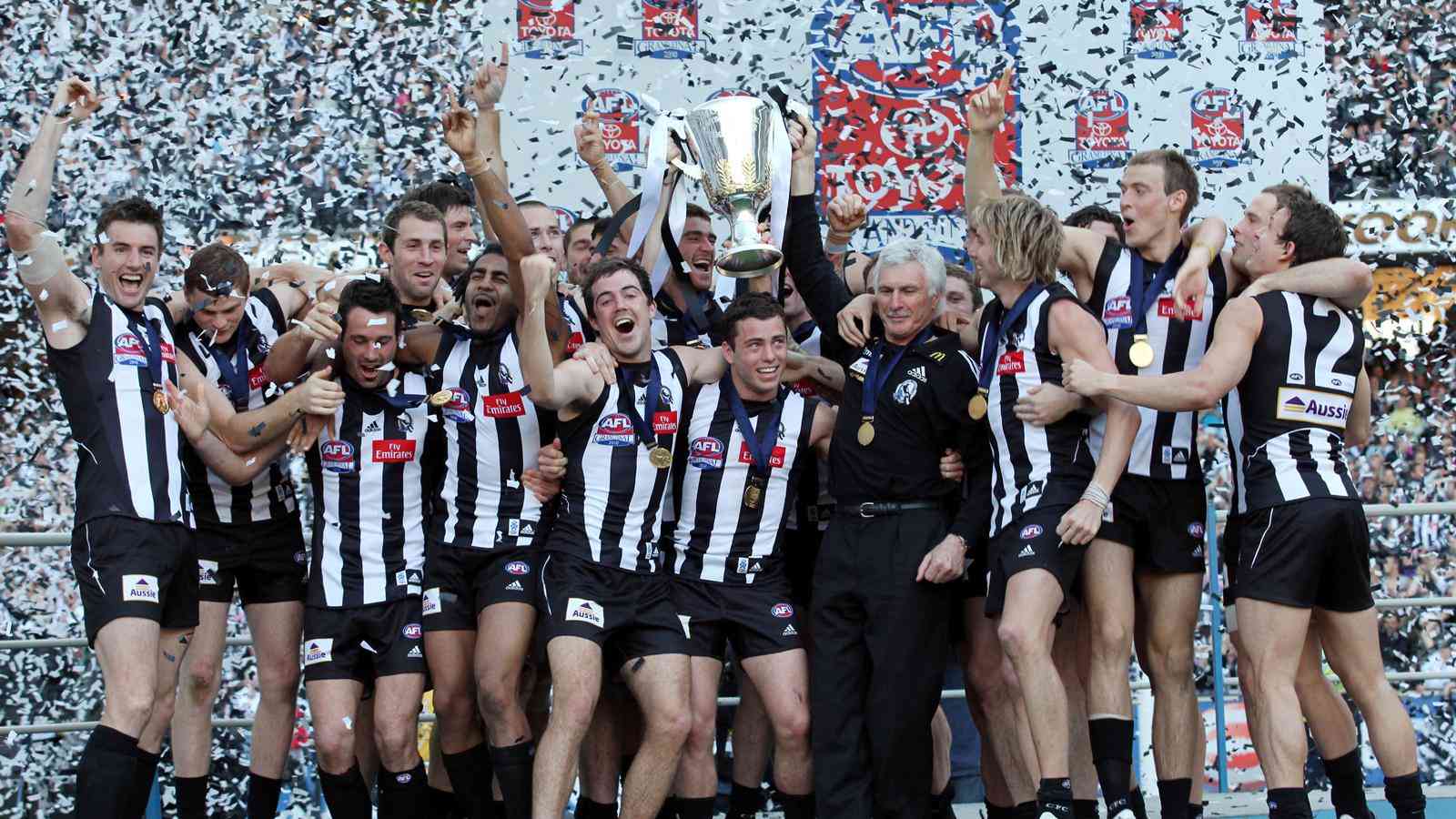 Collingwood`s Stunning Comeback Secures Top Spot
