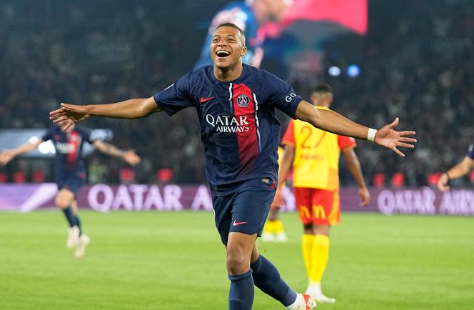PSG triomphe face à l`OM : Mbappé brille au Parc