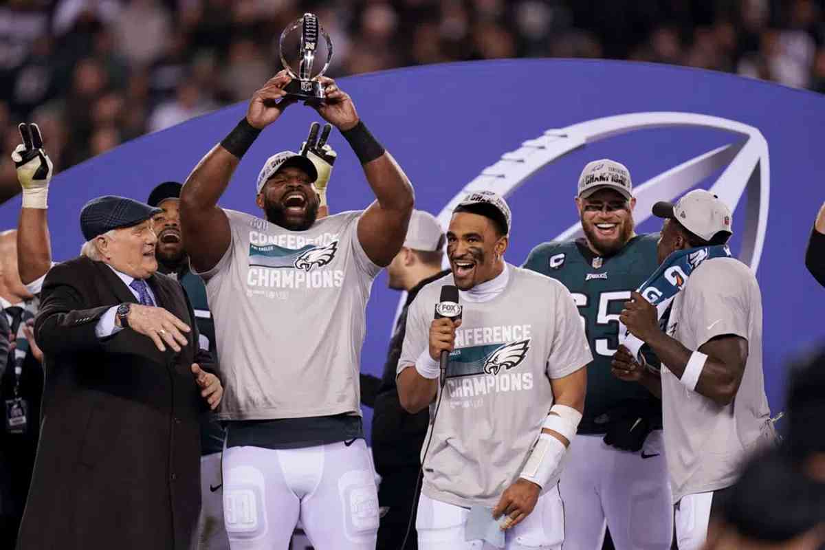 Eagles Soar as Super Bowl Favorites, Lions Make Moves