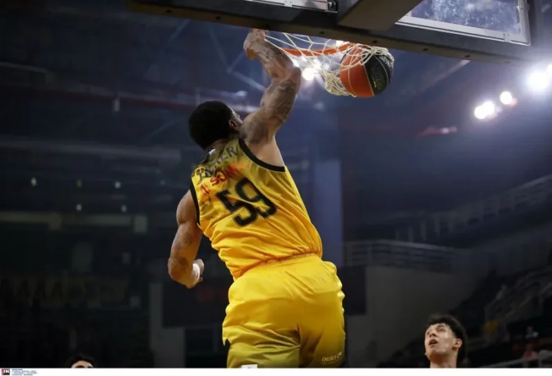 Tucker`s Dunk Propels ΑΕΚ to Third in Greek League