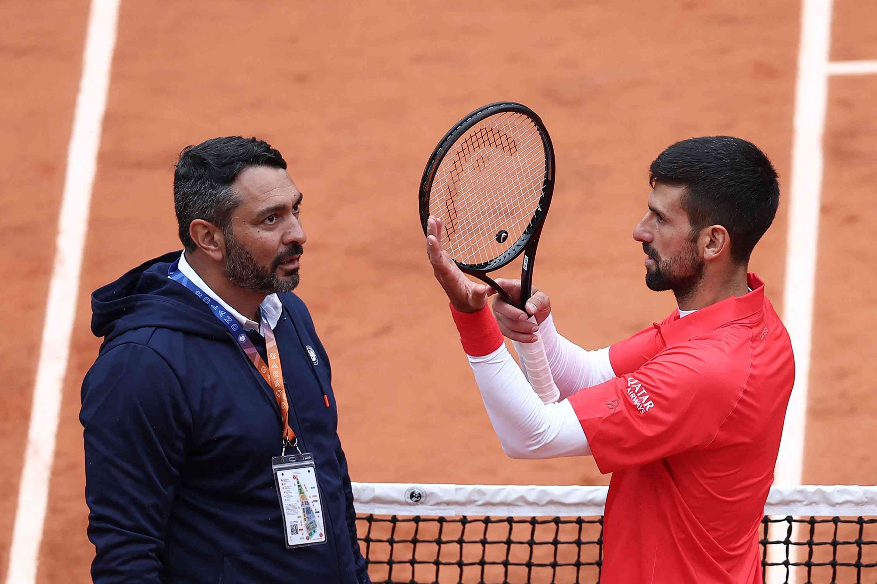 Djokovic avanza y Tsitsipas cae en Roland-Garros