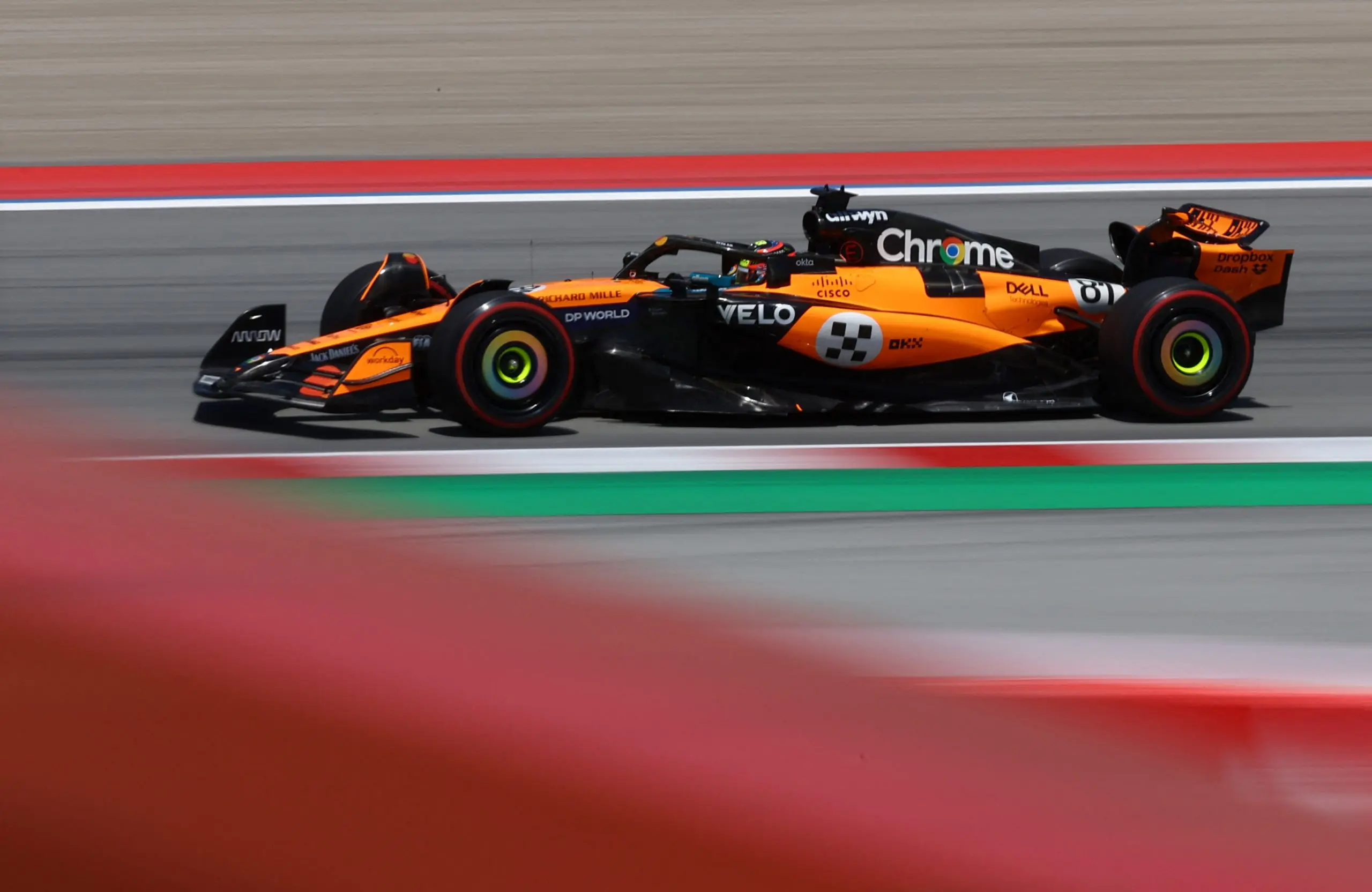 Piastri Brilla en la Pole: ¡Sainz en Problemas en España!