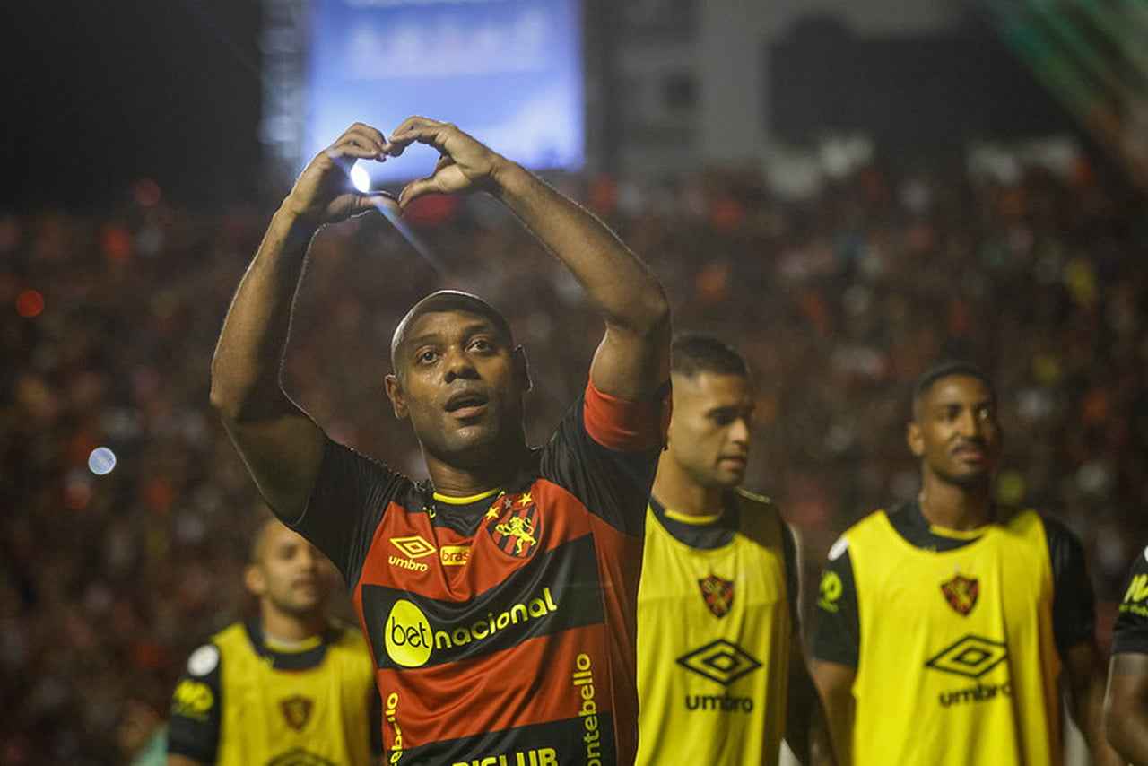 Goiás Brilha na Série B com Vitória e Artilheiros em Alta