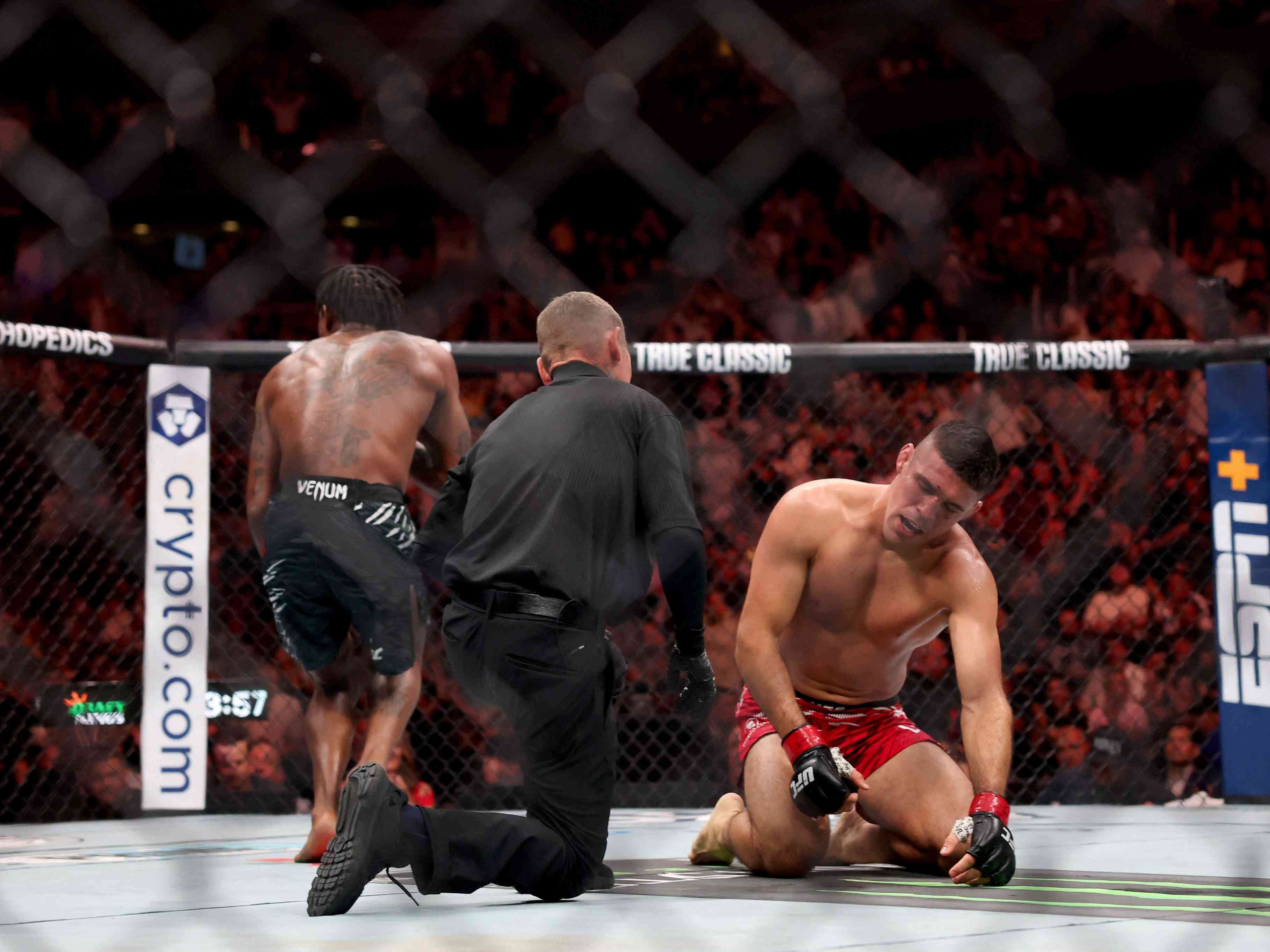 Noite sombria para o Brasil no UFC 316