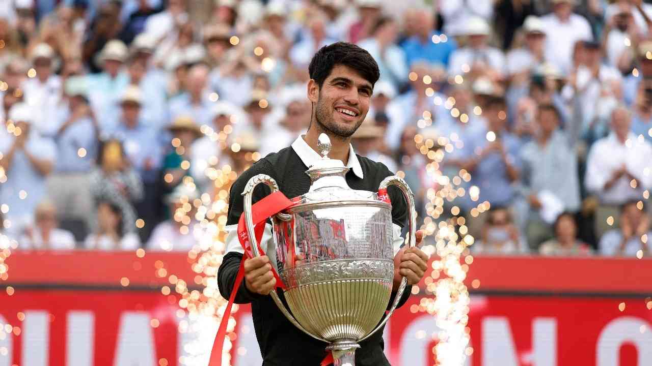 Bublik Triumphs in Halle, Alcaraz Shines at Queen`s Club
