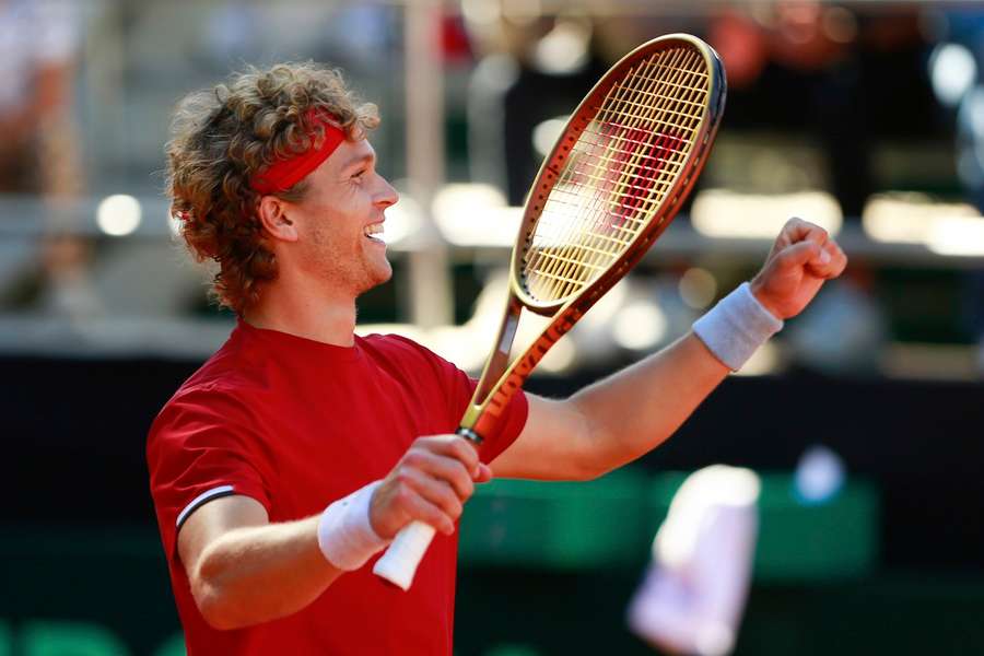 McCabe Shocks Barrios Vera in Wimbledon Qualifying