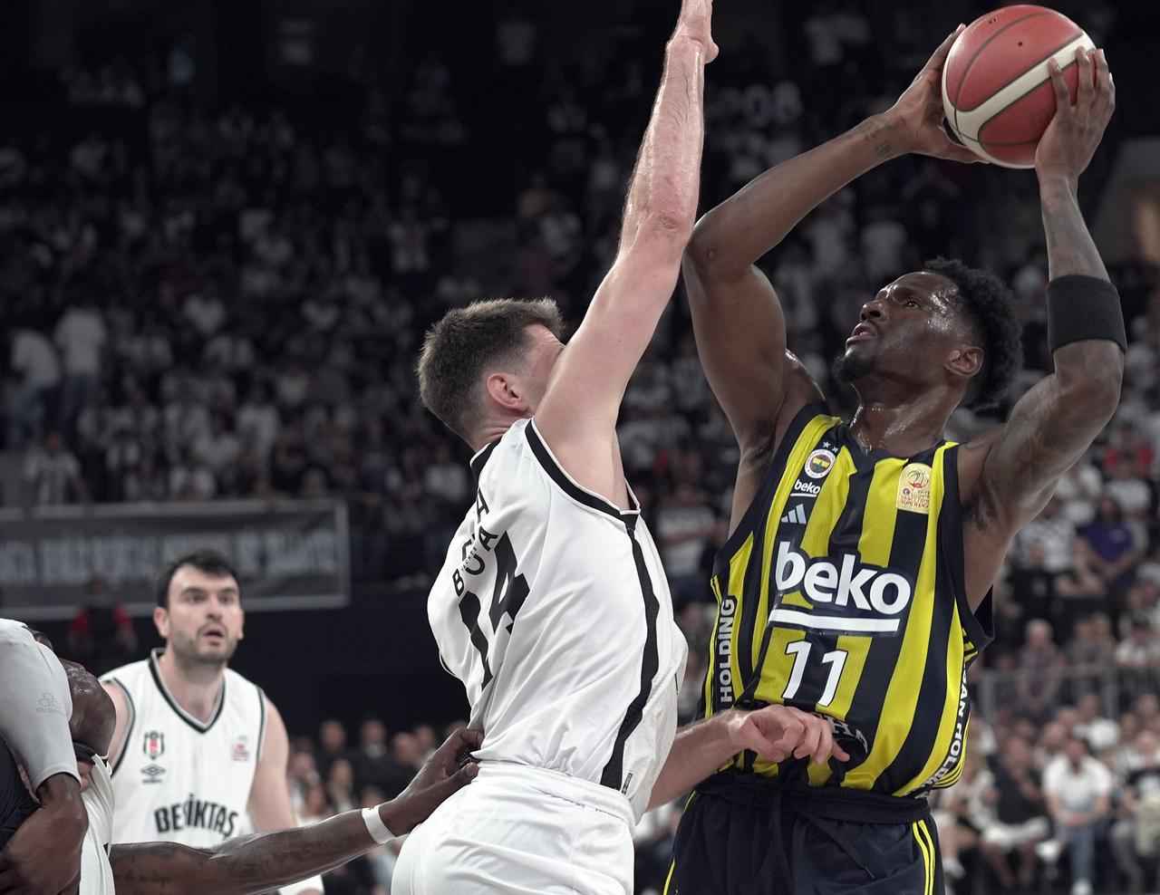 Fenerbahçe Beko Şampiyonlukta Beşiktaş`ı Geçti