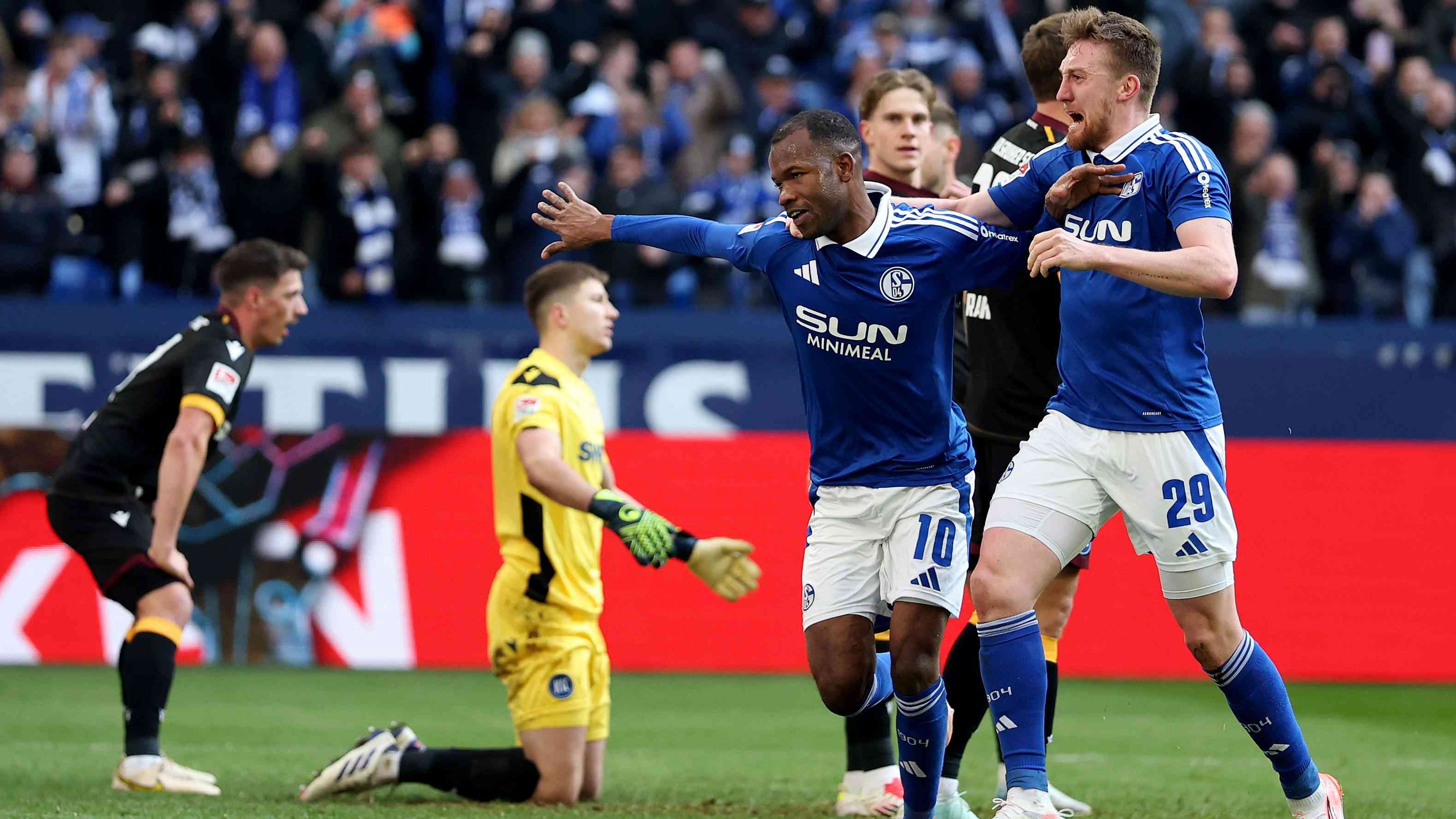 Schalke 04 und Karlsruher SC dominieren Testspiele