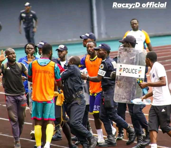 Relégation: 5 clubs retournent en ligue régionale