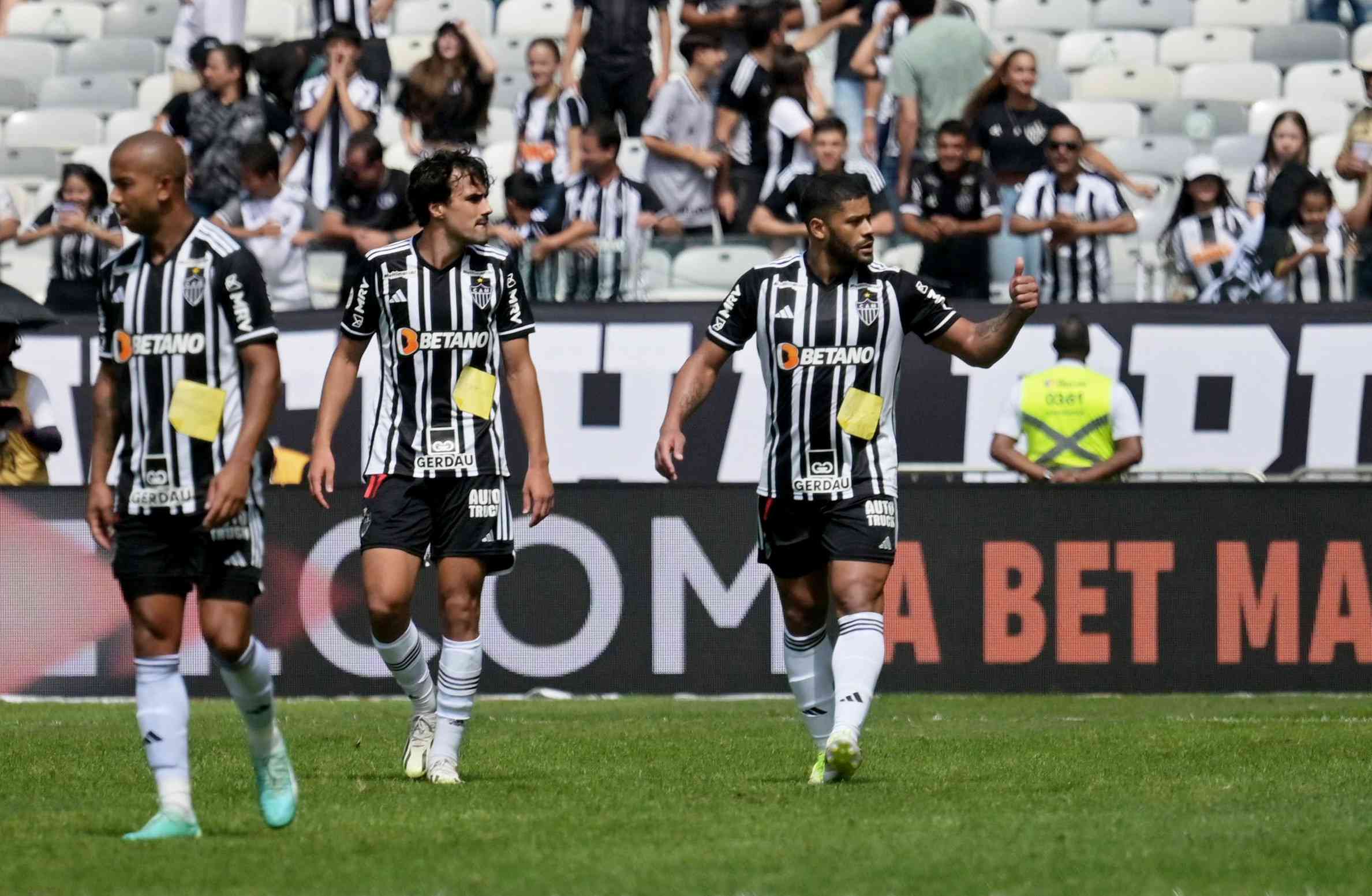 Futebol Mineiro: Pedreira e Novo Aarão Reis Brilham