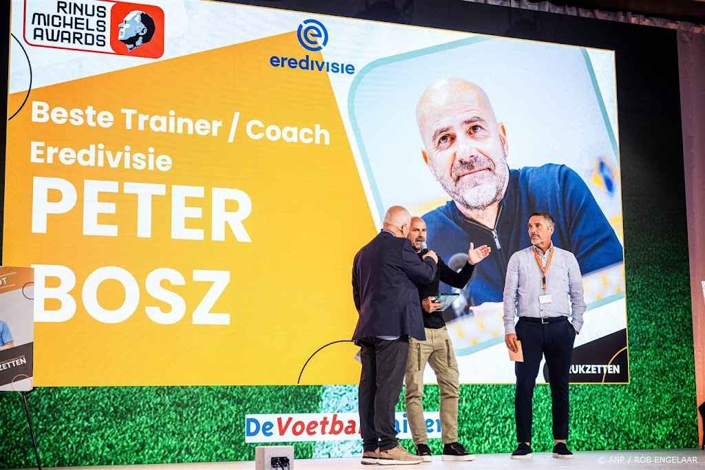 Peter Bosz wint Rinus Michels Award, Feyenoord in de problemen