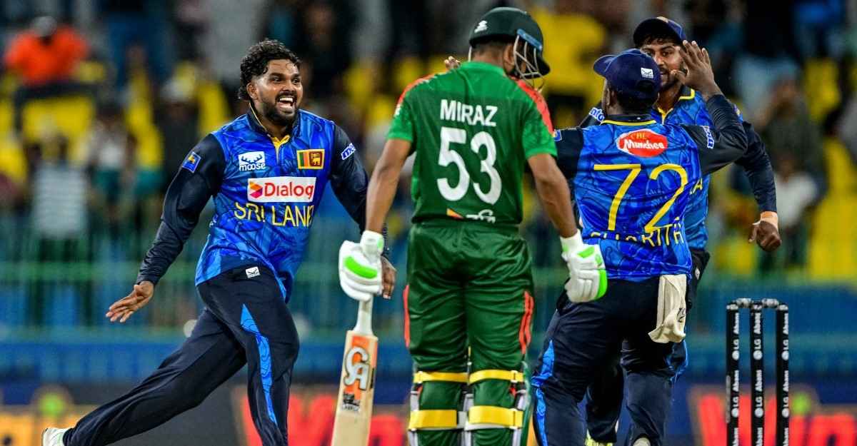 বাংলাদেশের ব্যাটিং ধস, মিরাজের নেতৃত্বে হতাশা