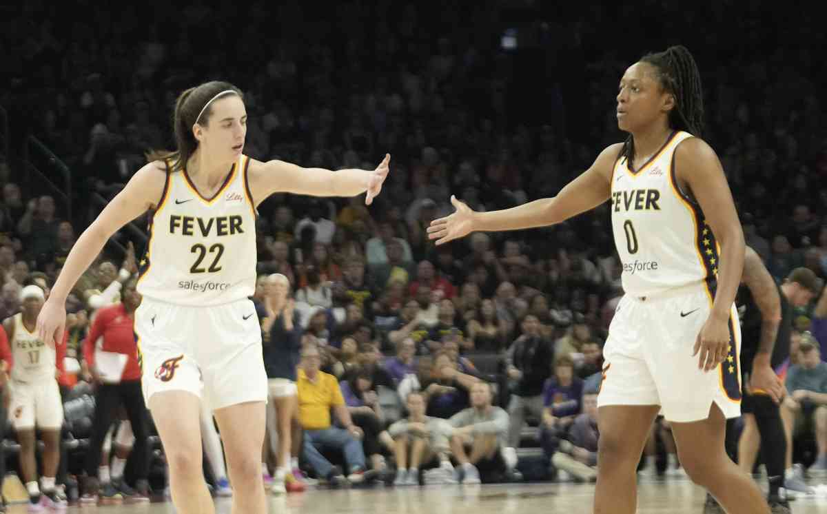 Fever`s Kelsey Mitchell Shines in Blowout Win
