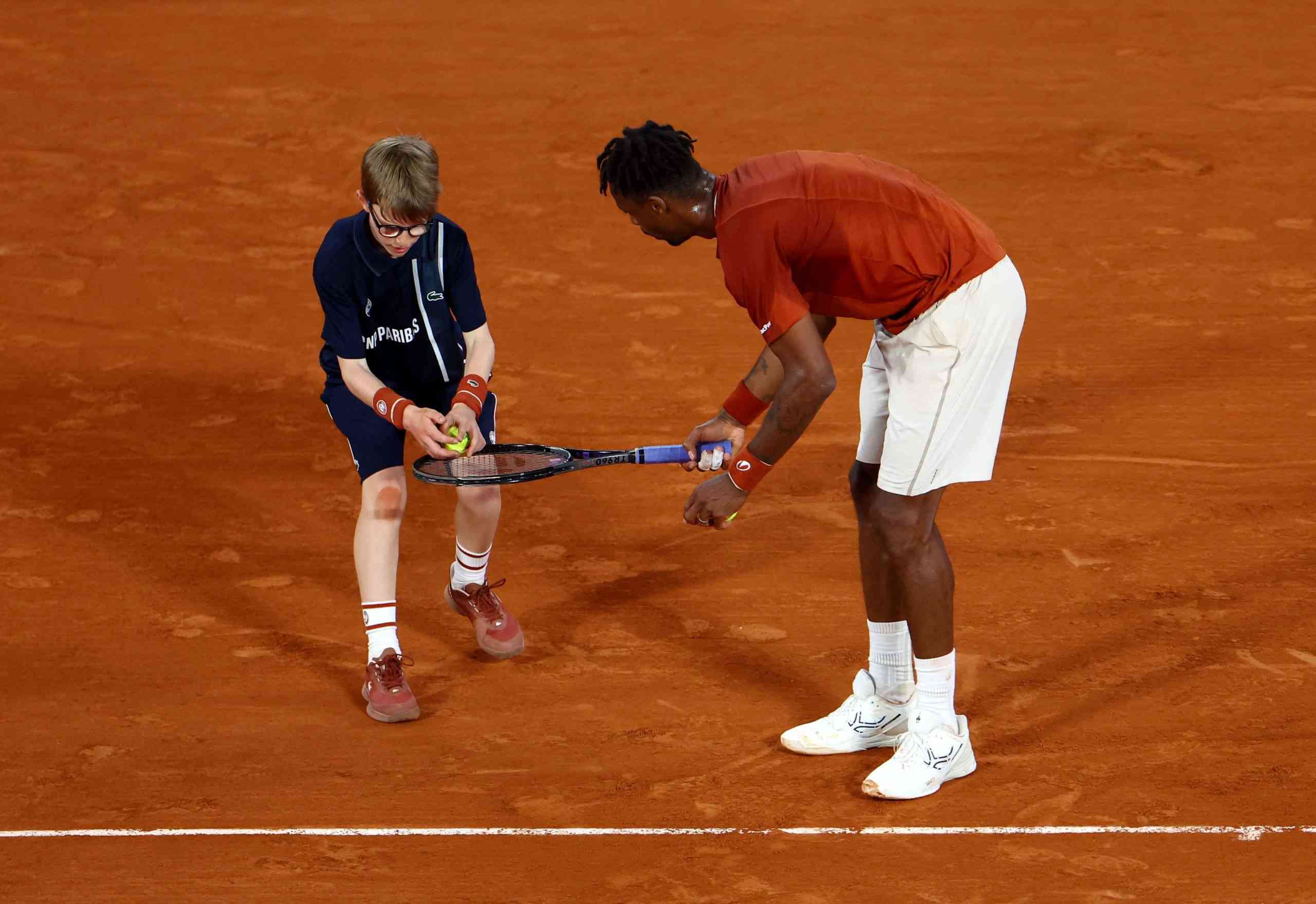 Monfils triomphe dans un duel épique à Wimbledon