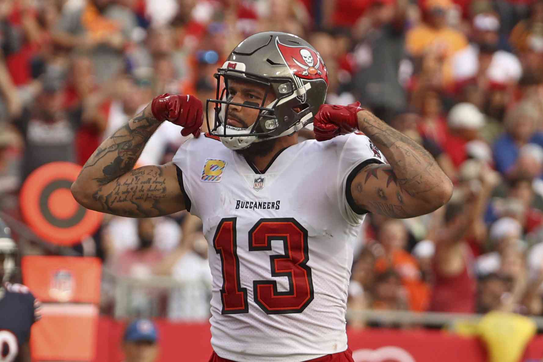 Bucs Celebrate 73 Touchdowns as NFL Buzz Grows