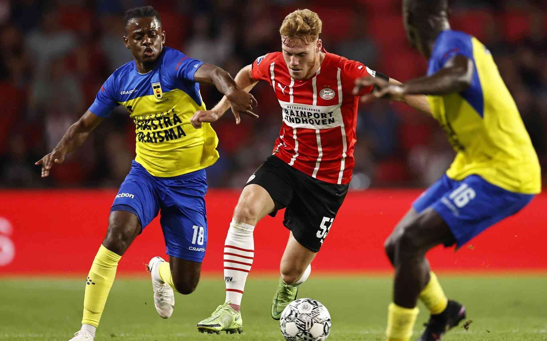 PSV wint oefenwedstrijd ondanks blessure Olij