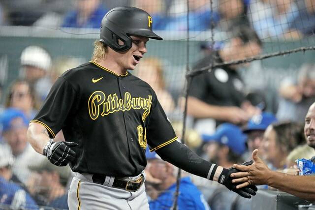 Royals Sweep Pirates with Thrilling 4-3 Victory