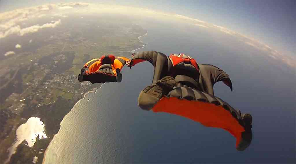 Wingsuit-Fliegen glänzt beim El Yelmo Festival 2025