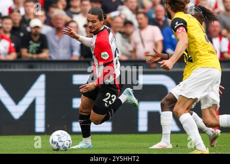 Van Persie wijst Hadj Moussa op tekortkomingen