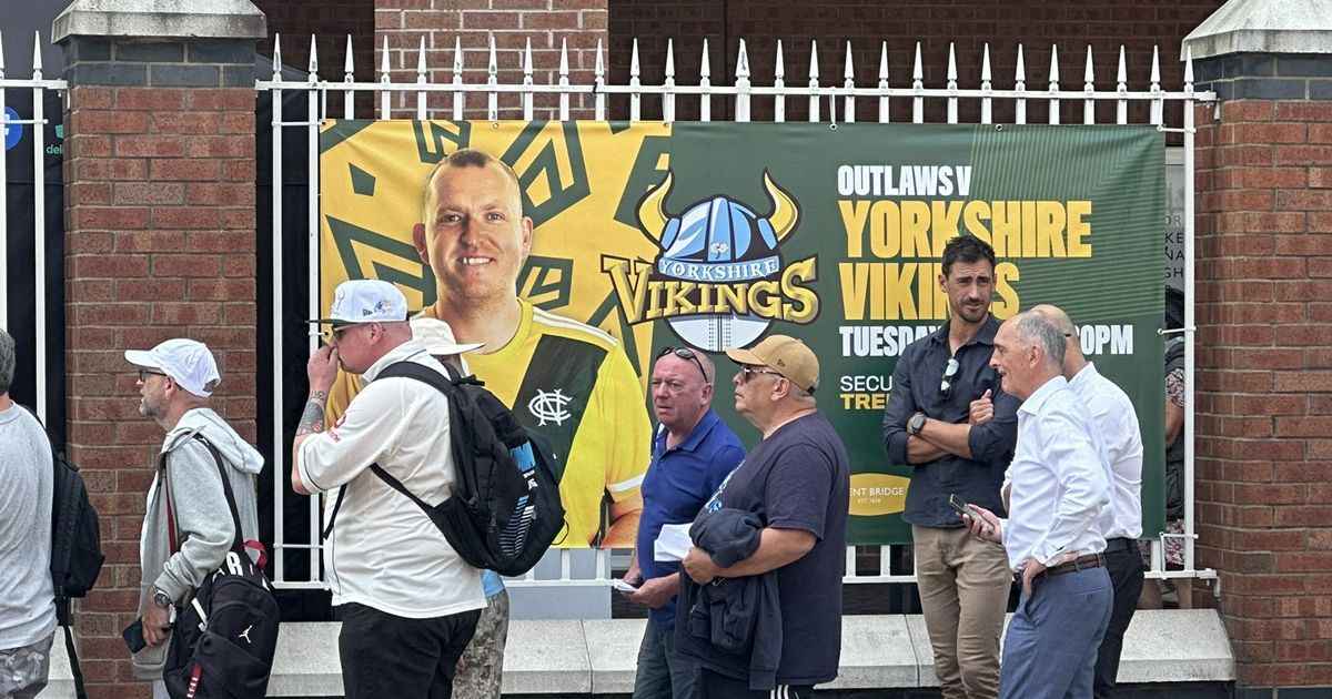 Australia`s Starc Shines in Historic Test Collapse