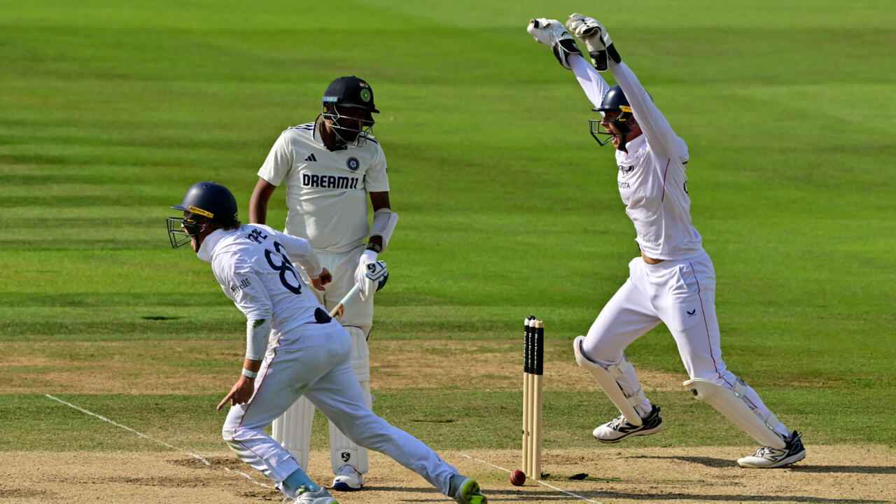 England Edges India in Thrilling Lord`s Test