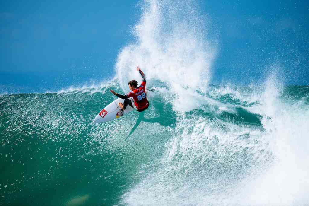 Surf : Griffin Colapinto et Igarashi à J-Bay